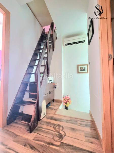 Foto 6d476a99-ebd0-4ce7-ba3a-33590208d064. Casa adossada amb xemeneia calefacció aparcament piscina a San Juan de Alicante