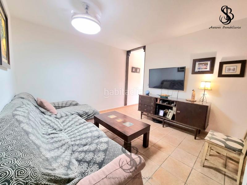 Foto cc58a8fb-b07b-408f-8703-22d94202e964. Casa adossada amb xemeneia calefacció aparcament piscina a San Juan de Alicante