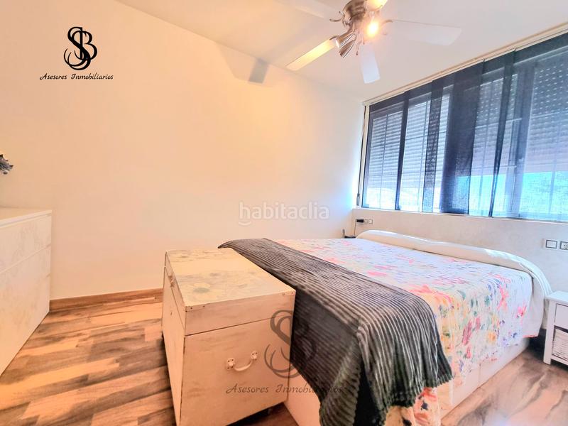 Foto f1dd2e5f-08df-4909-92b9-6761b893a5f9. Casa adossada amb xemeneia calefacció aparcament piscina a San Juan de Alicante