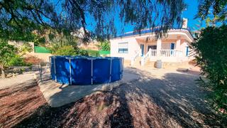 Xalet  Carrer d'oriola. Chalet independiente