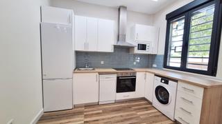 Apartament  Calle escritor carrillo lasso. Apartamento nuevo a estrenar con garaje, junto a la avenida de c
