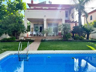 Xalet  Calle de las casillas. Encantadora casa independiente en encinarejo con piscina y jardi