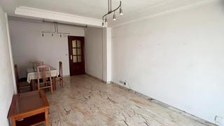 Appartement  Calle escritor aguayo godoy. Luminoso piso con ascensor y terraza en levante !!