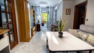Pis  Barcelona. Espectacular vivienda haciendo esquina en avenida barcelona.
