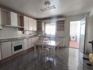 Appartement  Calle libertad la. Amplio piso de 4 dormitorios y 2 baños en pleno corazón de mengí