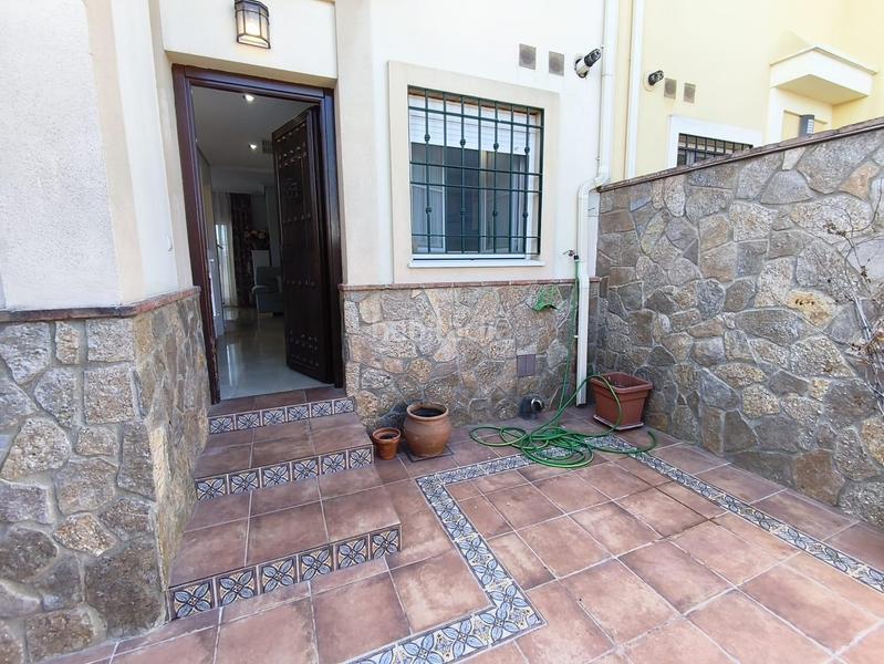 Foto 43959f46-3ad6-4d92-8a9f-2a26e104dffe. Maison jumelée avec parking piscine dans Paraíso Arenal - La Colina Córdoba