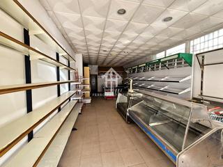 Lloguer Local Comercial a Loja. Alquiler de local comercial en loja