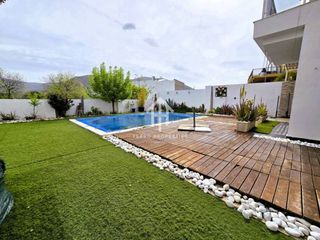 Chalet in Calle alcalde don manuel mart�n 11. Venta de una villa en loja