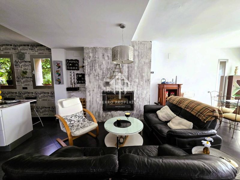 Foto 0a25cd0d-3d66-43d0-81c8-da3b0eef6f71. Chalet dans calle alcalde don manuel martín 11 dans Loja