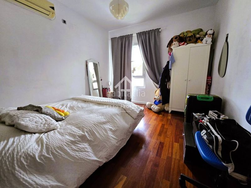 Foto 432927fc-89a8-4593-a109-5c0c8a479a24. Chalet dans calle alcalde don manuel martín 11 dans Loja