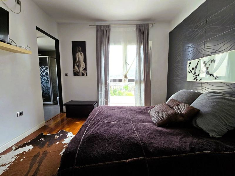 Foto 44f2657b-b773-4e1e-8a11-bc86fe976d57. Chalet dans calle alcalde don manuel martín 11 dans Loja