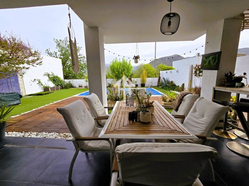 Foto 8dd8fd31-7901-4e90-9cb4-7b71f01f5440. Chalet dans calle alcalde don manuel martín 11 dans Loja