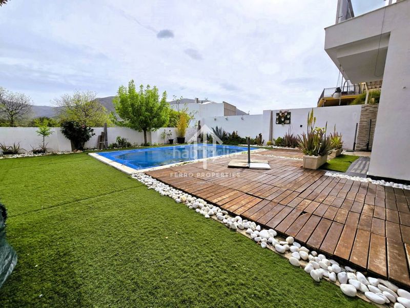 Foto 94864321-94c9-438e-bfe9-806fee95154c. Chalet dans calle alcalde don manuel martín 11 dans Loja