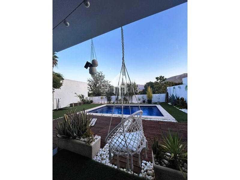 Foto a4ec1e87-c4b7-4a05-993f-93ff8b8057f6. Chalet dans calle alcalde don manuel martín 11 dans Loja