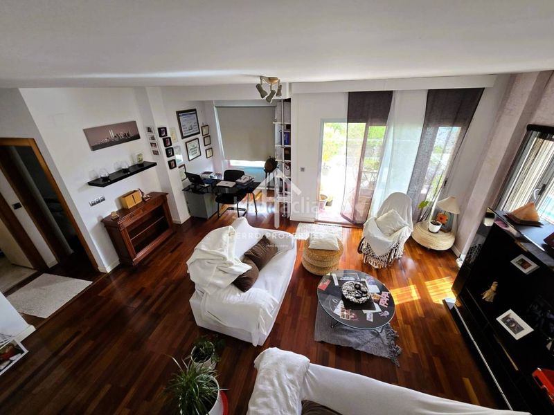 Foto bd46dc2e-e448-4eda-9ce3-f8ee38da05a7. Chalet dans calle alcalde don manuel martín 11 dans Loja