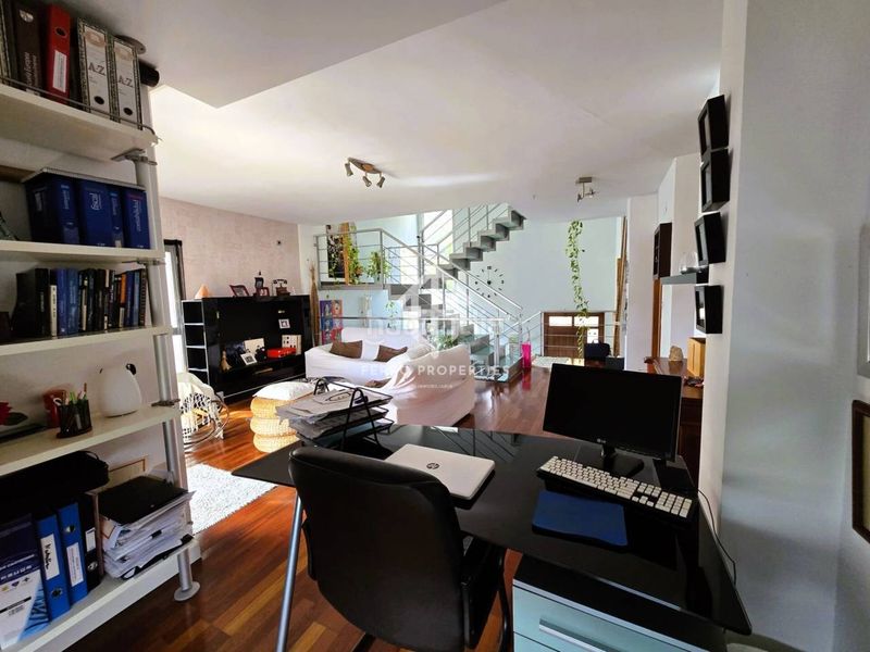 Foto c08b2285-d8fc-4794-9feb-12938f626caa. Chalet dans calle alcalde don manuel martín 11 dans Loja
