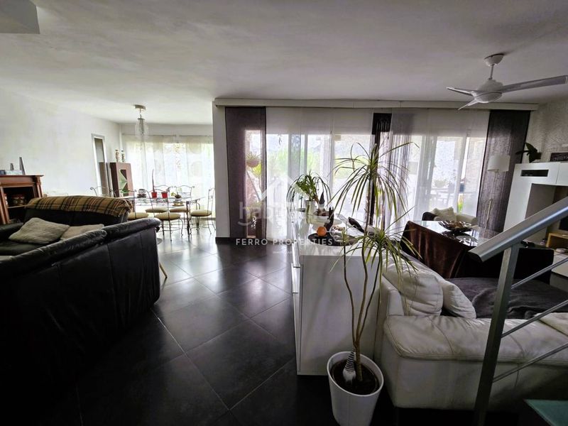 Foto e2c4d668-2665-4ccd-8bc9-808e3bf461df. Chalet dans calle alcalde don manuel martín 11 dans Loja
