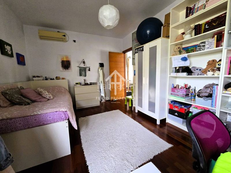 Foto f9c9cdaa-feeb-4e81-8dcd-93b644bef28e. Chalet dans calle alcalde don manuel martín 11 dans Loja