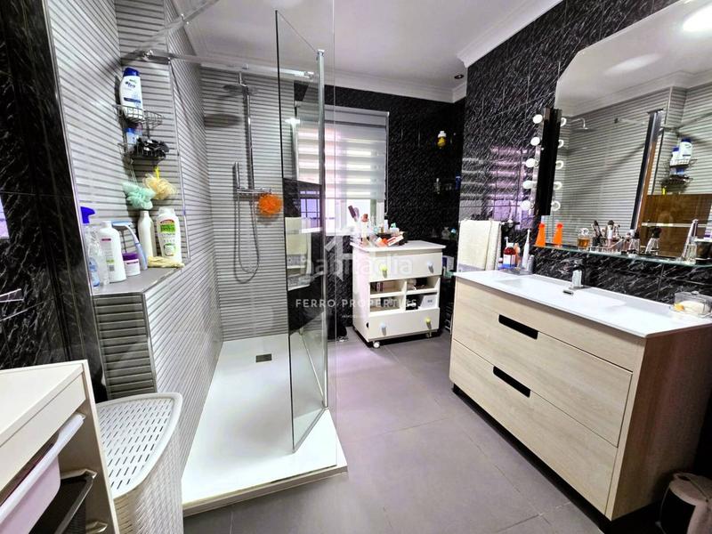 Foto 39f580c8-4dc4-4911-8e5f-47ad1ef8615d. Chalet dans miró 9 dans Loja