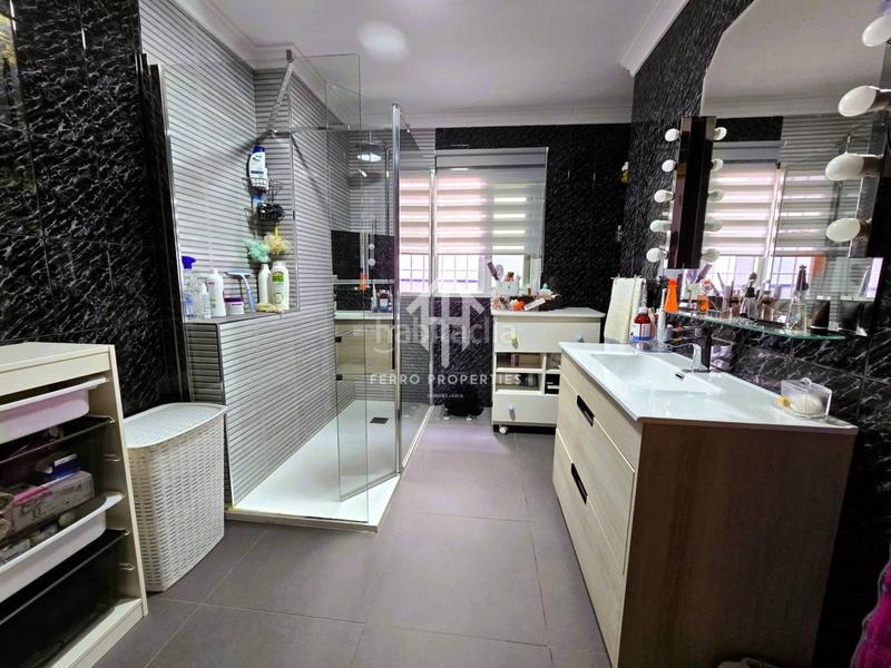 Foto 6cfcc455-efab-498a-8907-636ae4f432ec. Chalet dans miró 9 dans Loja