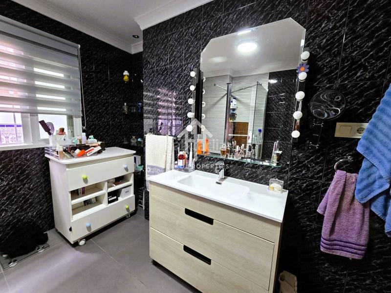 Foto 7f5e04b1-7362-4de6-ae5e-2f0ebe422866. Chalet dans miró 9 dans Loja