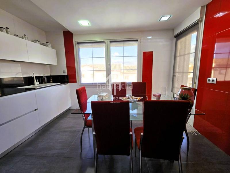 Foto 92756a90-b977-4437-b93c-7dbbeb62ecec. Chalet dans miró 9 dans Loja