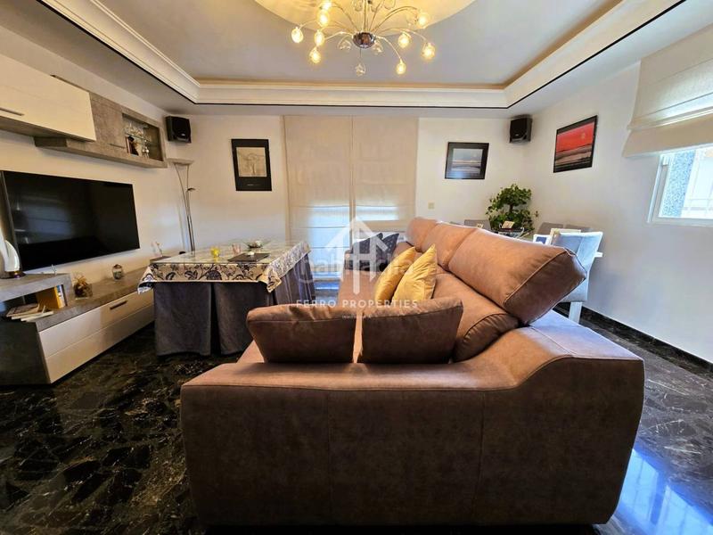 Foto affc06b9-6b70-4b87-b627-73fa53c45a9e. Chalet dans miró 9 dans Loja