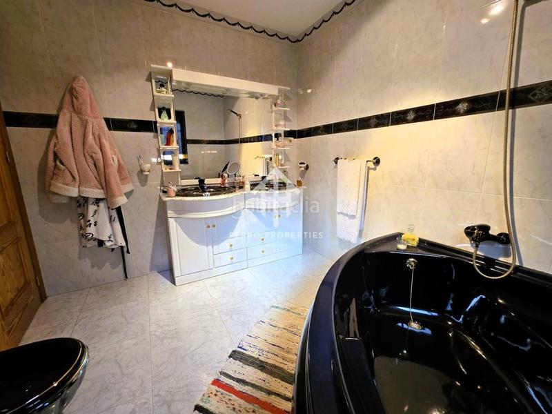 Foto b83de461-f4f7-4028-97e9-e5ccb0c621e0. Chalet dans miró 9 dans Loja