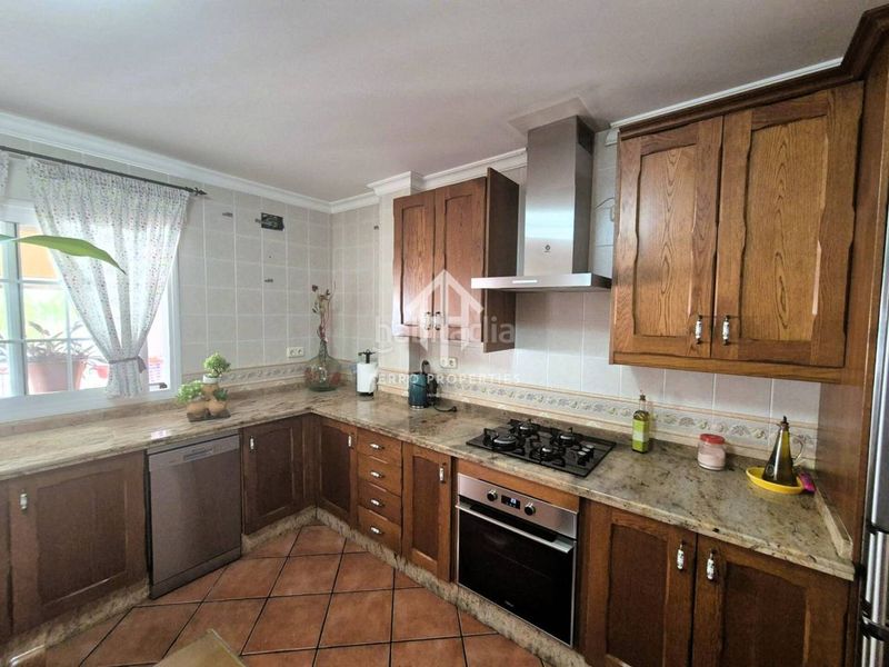 Foto 076c9ba9-74d3-49b9-8f17-747417043084. Casa amb aparcament a Loja