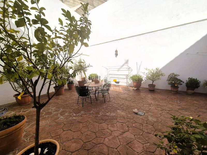 Foto 150dab05-4a90-42f5-b0e0-b19cb11deeee. Casa amb aparcament a Loja