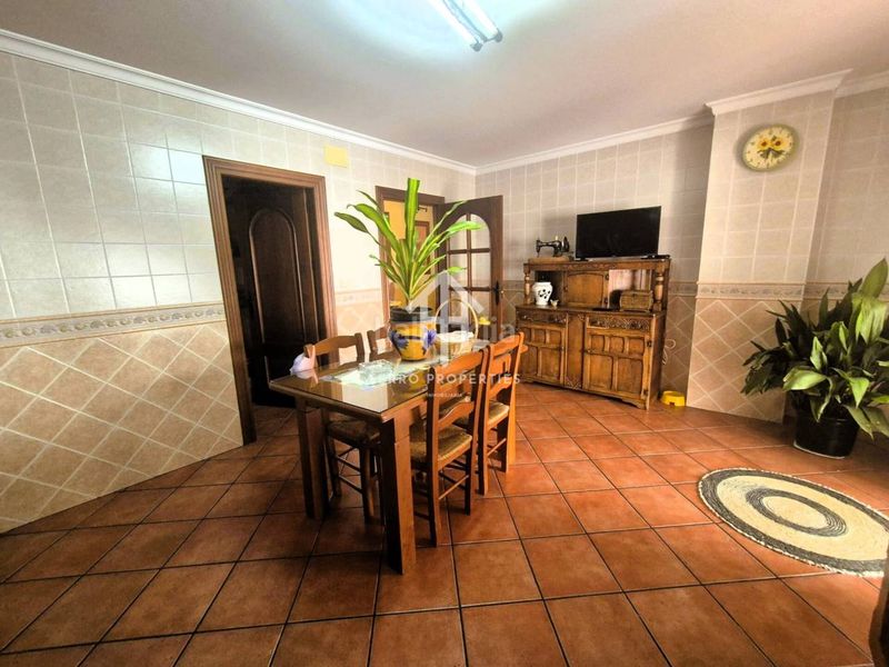 Foto 1519a576-72dc-471d-b677-47ec02d76bed. Casa amb aparcament a Loja