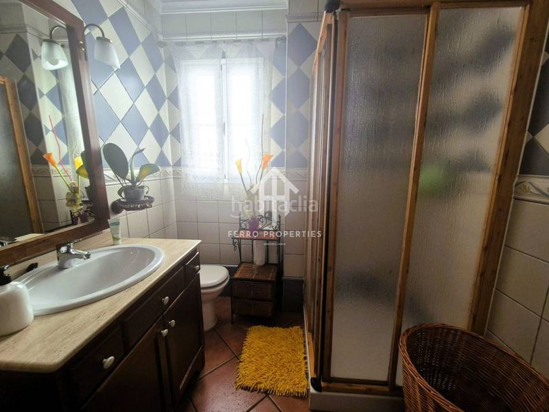 Foto 51d0b7e0-11c3-46c6-8b4d-2df2ac77677c. Casa amb aparcament a Loja
