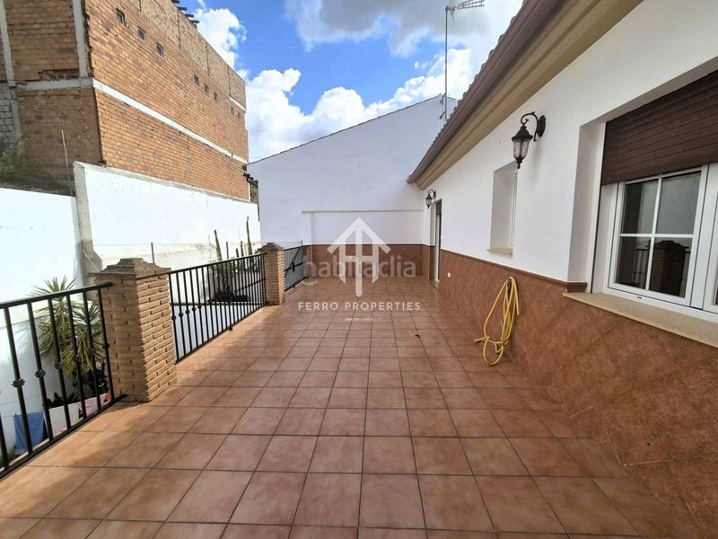Foto 5652ca67-c0bf-4010-aa16-13345f48640c. Casa amb aparcament a Loja
