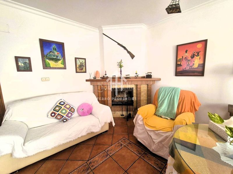 Foto 7fa3f654-1bed-4385-895d-0796cbdf420b. Casa amb aparcament a Loja