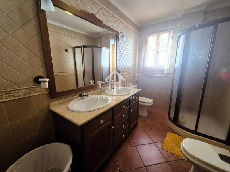 Foto 8f39b1a5-77d4-4b1b-964d-0485fdcbee93. Casa amb aparcament a Loja