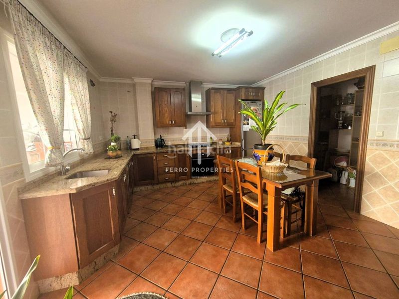 Foto a96ff5af-1583-47b8-ac89-c4c59a9700d2. Casa amb aparcament a Loja
