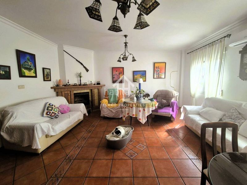 Foto b688f904-97bc-4031-9fe1-d773ccf28bae. Casa amb aparcament a Loja
