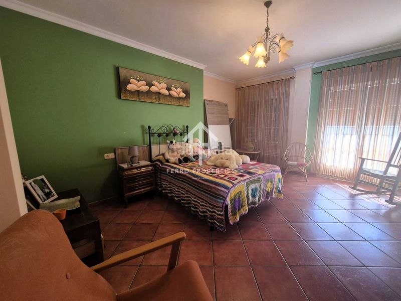 Foto c1b377d8-2fc5-451e-8074-070babd1b5e0. Casa amb aparcament a Loja
