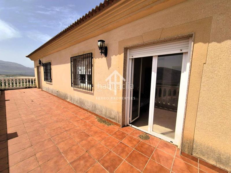 Foto b9ac3e0f-ac0b-4be4-95d6-f77f7f6b6656. Maison avec parking dans Loja