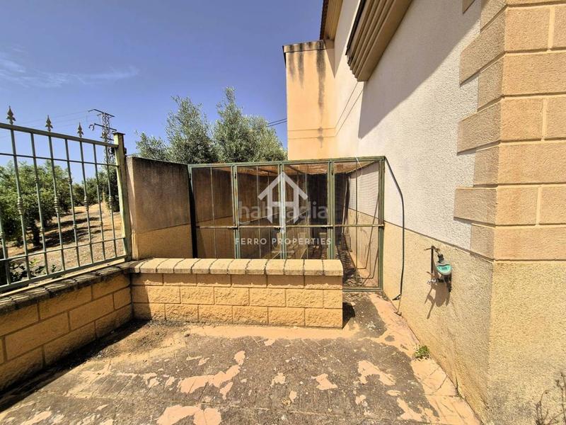 Foto e2d9a396-22fa-4326-9733-3a6d232b03d4. Maison avec parking dans Loja