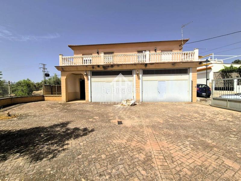 Foto e8dd720f-321d-4bde-9b5d-c156e07c82c3. Maison avec parking dans Loja