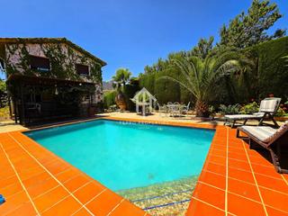 Xalet a Loja. Chalet exclusivo con piscina
