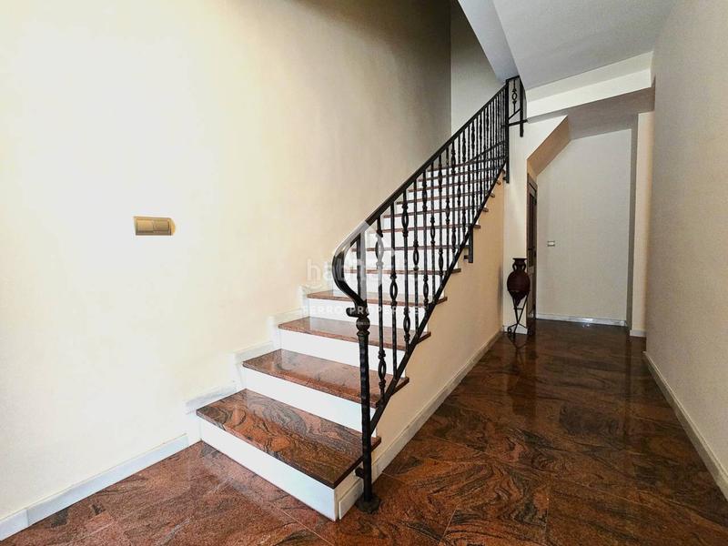 Foto 6473d12e-e43f-4ce1-9cac-510f8a086226. Casa en antequera 91 exclusiva casa con calidades de primera, amplitud y confort en cada rincón en Loja