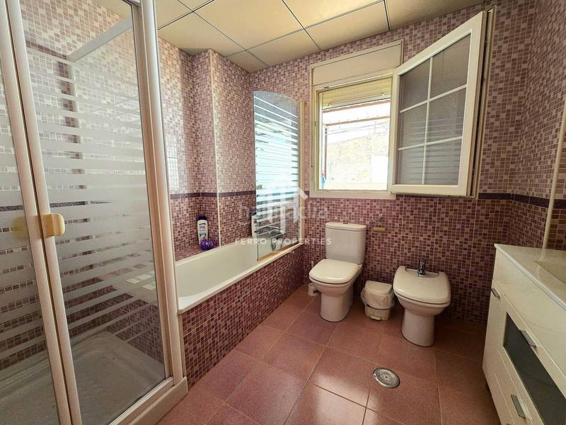 Foto 8aafe6f2-9fe3-4635-8d02-da6bdb96a768. Casa en antequera 91 exclusiva casa con calidades de primera, amplitud y confort en cada rincón en Loja