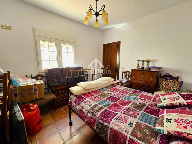 Foto b77bdf8d-635a-41d0-b78b-867314fc022f. Casa en antequera 91 exclusiva casa con calidades de primera, amplitud y confort en cada rincón en Loja