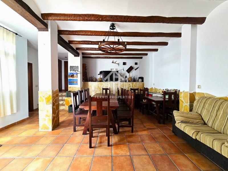 Foto bc8f13de-d232-40bf-bbc9-cbb283e25847. Casa en antequera 91 exclusiva casa con calidades de primera, amplitud y confort en cada rincón en Loja