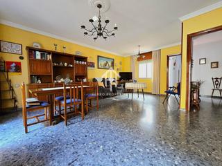 Pis a Loja. Bloque de 2 pisos  local