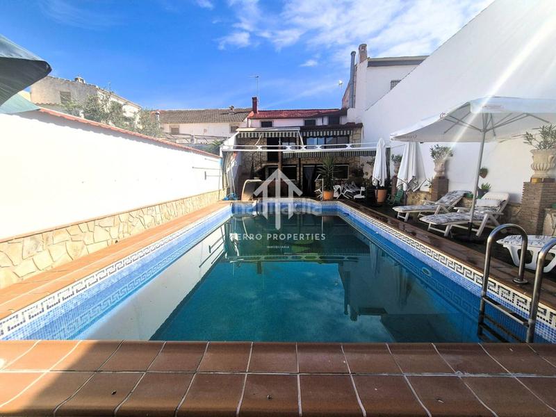 Foto 790723f8-329d-46a1-968f-b7c7b5fbfe5d. Casa amb piscina a Salar