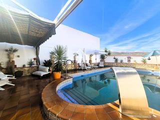 Haus  San andrés. Espaciosa casa en venta en salar con piscina, chimenea y sauna