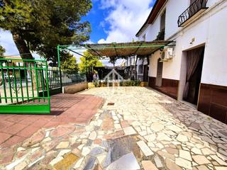 Casa  Alhama. Amplia casa con patio, chimenea y terraza en salar granada